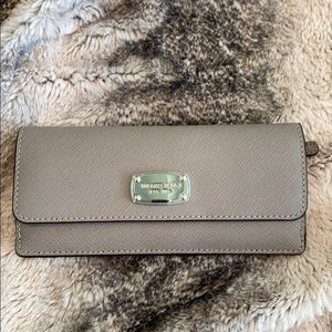 Micheal Kors grey wallet